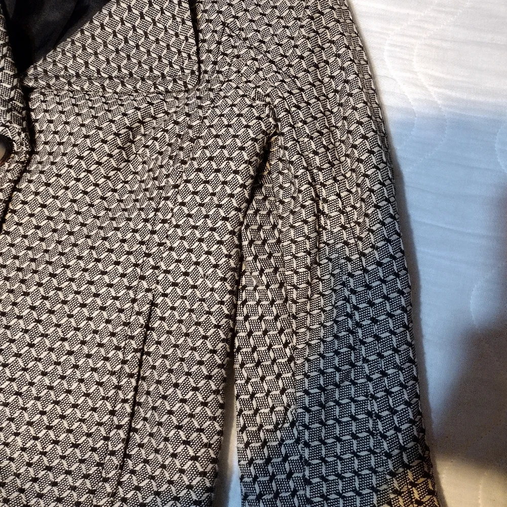 Women's Ann Taylor Black and White Geometric Pattern Blazer Jacket Size 0 - Picture 4 of 11